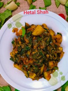 આલુ પાલક (Aloo Palak Recipe In Gujarati) રેસીપી મુખ્ય ફોટો
