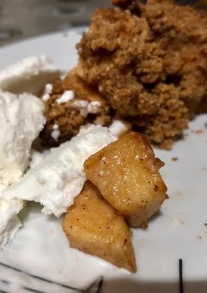 Una foto de Crumble de manzana vegano