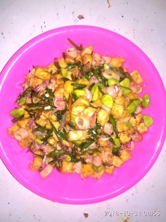 Cara Gampang Menyiapkan Resep  Oseng cumi tempe pete yang Enak, Menggugah Selera
