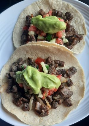 Una foto de Tacos de carnita de res