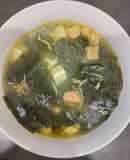 海帶芽鮭魚豆腐小魚乾湯（家常好湯）（清冰箱料理）