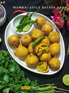 મુંબઈ સ્ટાઈલ બટાકા વડા (Mumbai Style Bataka Vada Recipe in Gujarati) રેસીપી મુખ્ય ફોટો