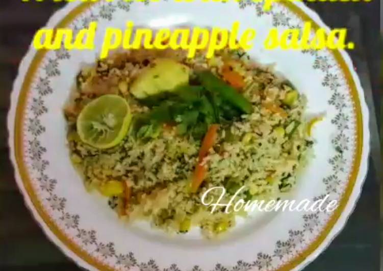 Fried rice with spinach and pineapple