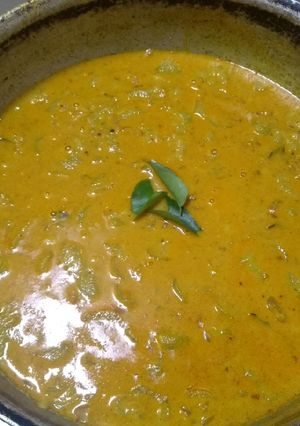 A picture of Turai gravy marathi style.