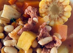 Una foto de Guiso de mondongo, porotos y garbanzos