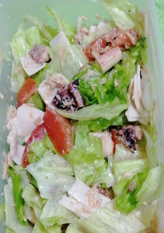 Una foto de Ensalada de pulpo, pavo y atún. Ensalada Hazil