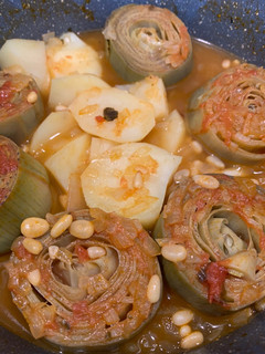 Una foto de Alcachofas en salsa