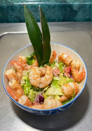 Una foto de Camarones con lechuga y mayonesa