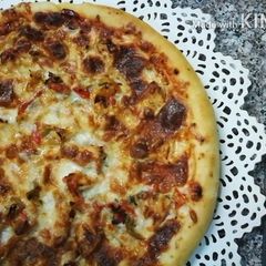 A picture of Chicken fajitas pizza.