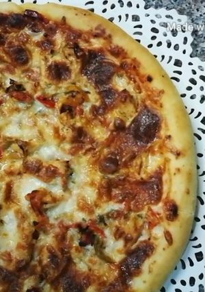 A picture of Chicken fajitas pizza.