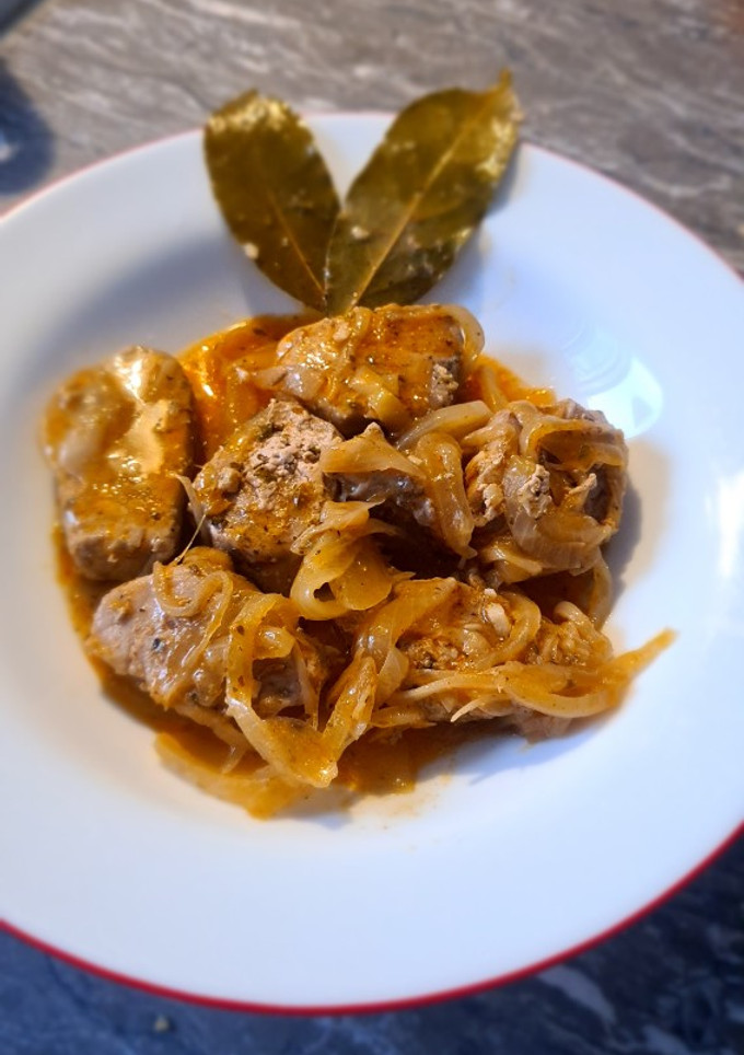 Una foto de Atún encebollado