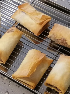 Una foto de Rollitos de primavera con salsa agridulce