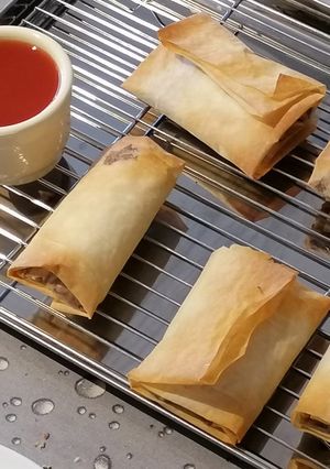 Una foto de Rollitos de primavera con salsa agridulce