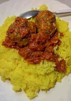 A picture of Meatball biryani.