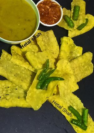 गुजराती फाफडा (gujarati fafda recipe in Hindi) रेसिपी मुख्य फोटो