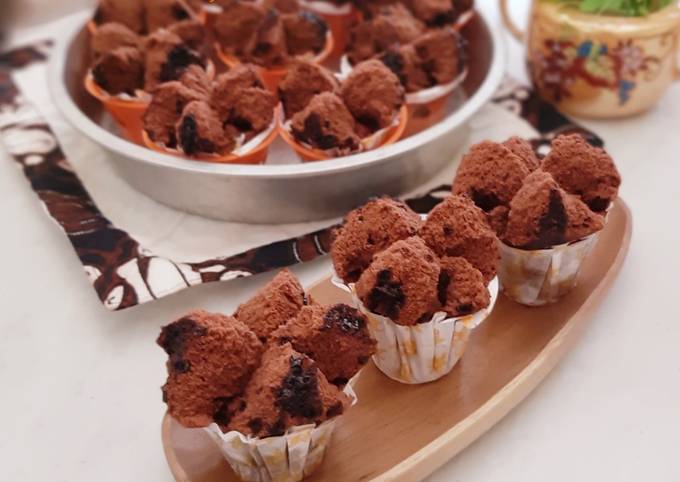 Bolu Kukus Mekar Triple Coklat (Triple Chocolate Steamed Cupcake)