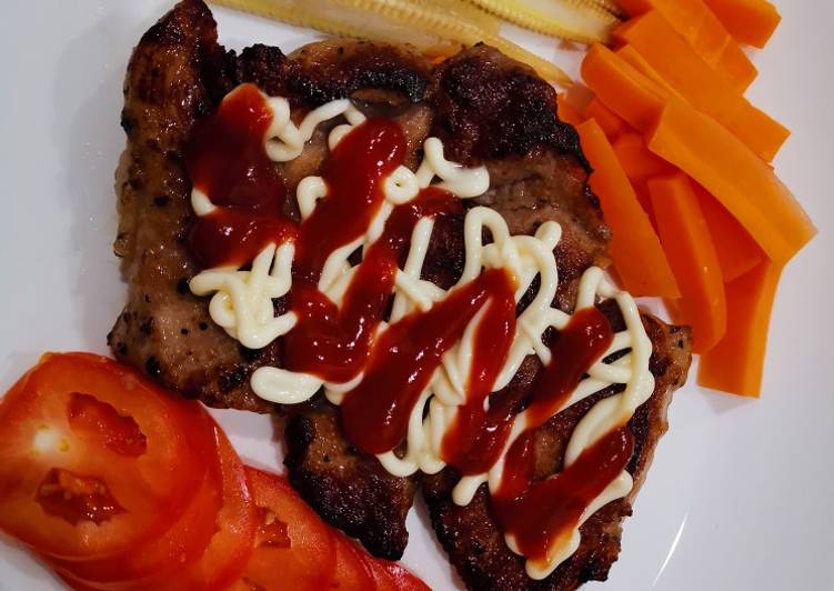 สเต็กสะโพกหมูดำคูโรบูตะ​ หมักพริกไทยดำ