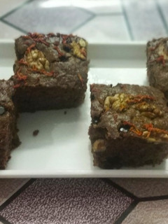 गाजर वॉलनट ब्राउनी (Gajar walnut brownie recipe in Hindi) रेसिपी मुख्य फोटो