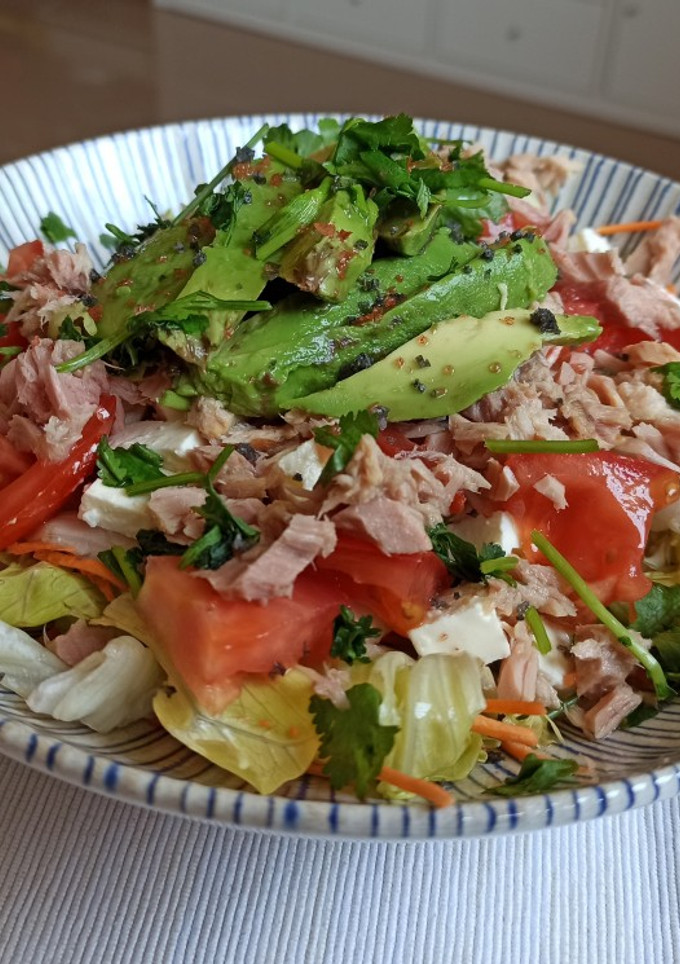 Una foto de Mi ensalada básica; rápida, saciante y muy rica