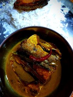 ইলিশ মাছের মাথা লেজার টক (ilish macher maatha lyajar tok recipe in bengali) রেসিপির প্রধান ছবি
