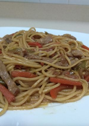 Foto principal de Tallarines en salsa de soja (verduras y cerdo)