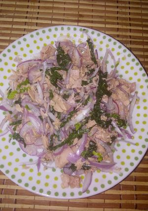 Una foto de Ensalada de atún con espinacas
