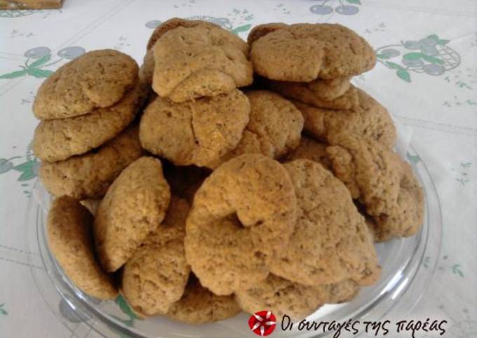 Recipe of Homemade Cinnamon and clove cookies from Crete