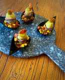 Cuchara de alcachofa, anchoa, millo y tomate
