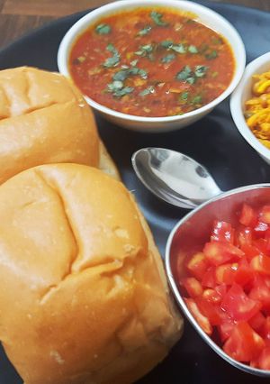 A picture of Kolhapuri Misal Pav (Without Onion Garlic).