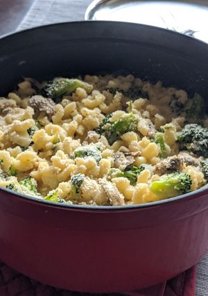 A picture of Broccoli mushroom cheddar mac and cheese.