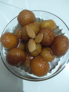 ગુલાબ જાંબુ (Gulab Jamun Recipe In Gujarati) રેસીપી મુખ્ય ફોટો