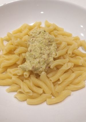 A picture of Asparagus pesto.