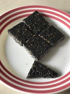 કાળા તલ ની ચીકી રેસીપી મુખ્ય ફોટો