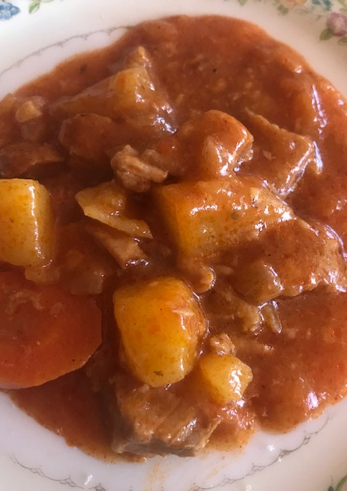 Una foto de Guiso de carne con vino blanco