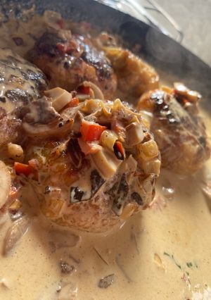 Una foto de Albóndigas de pollo con salsa Caruso