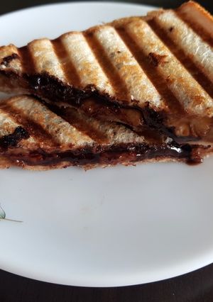 A picture of Banana Choco Sandwich.
