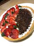 Pie de yogurt con fresas y chocolate