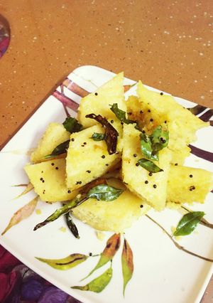 सूजी बेसन ढोकला(sooji besan dhokla recipe in hindi) रेसिपी मुख्य फोटो