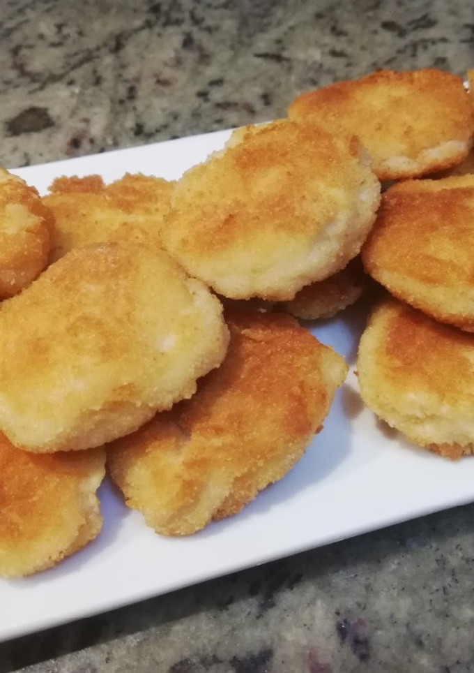Una foto de Nuggets de pollo muy fáciles y riquísimas 😊