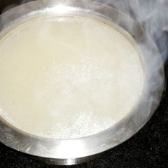 A picture of Chicken broth/ stock/ jakhni.