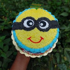 A picture of Vanilla Minion Cake.