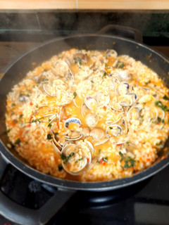 Una foto de Arroz con chirlas