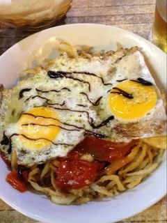 Una foto de Chanquetitos con pimiento y huevo