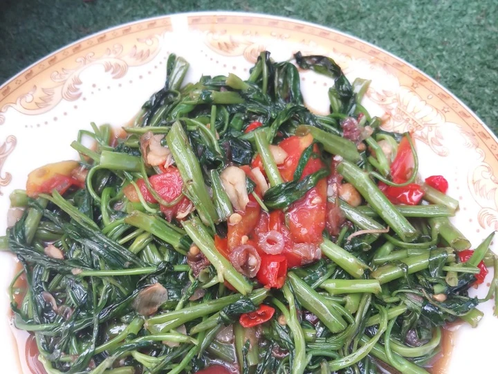 Langkah Mudah untuk Menyiapkan Resep Cah Kangkung saus tiram ala kang seafood enak renyah hijau yang  Bikin Ketagihan Anti Ribet, Mantap Sekali