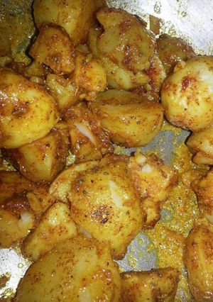 A picture of Aachari aloo.