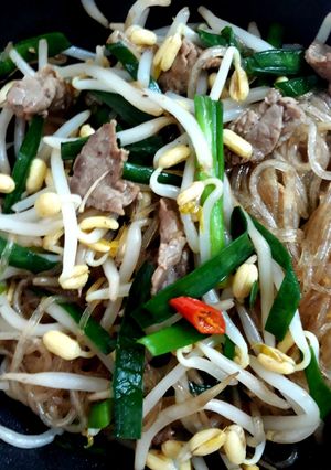 Hình của món Miến xào bò giá hẹ.