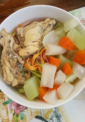 Hình của món Mì rau củ nấu xương gà.