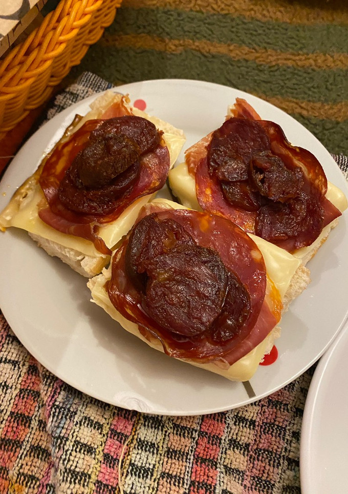 Una foto de Paninis ibéricos
