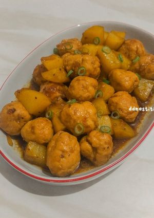 Foto resep Semur Bola Daging Ayam dan Kentang