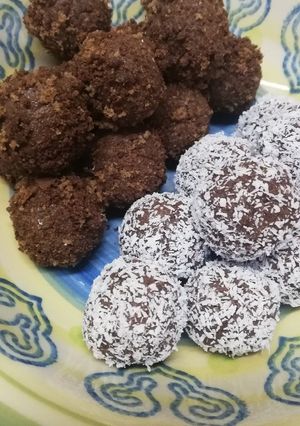Una foto de Trufas(con pionono y bizcochuelo viejo)